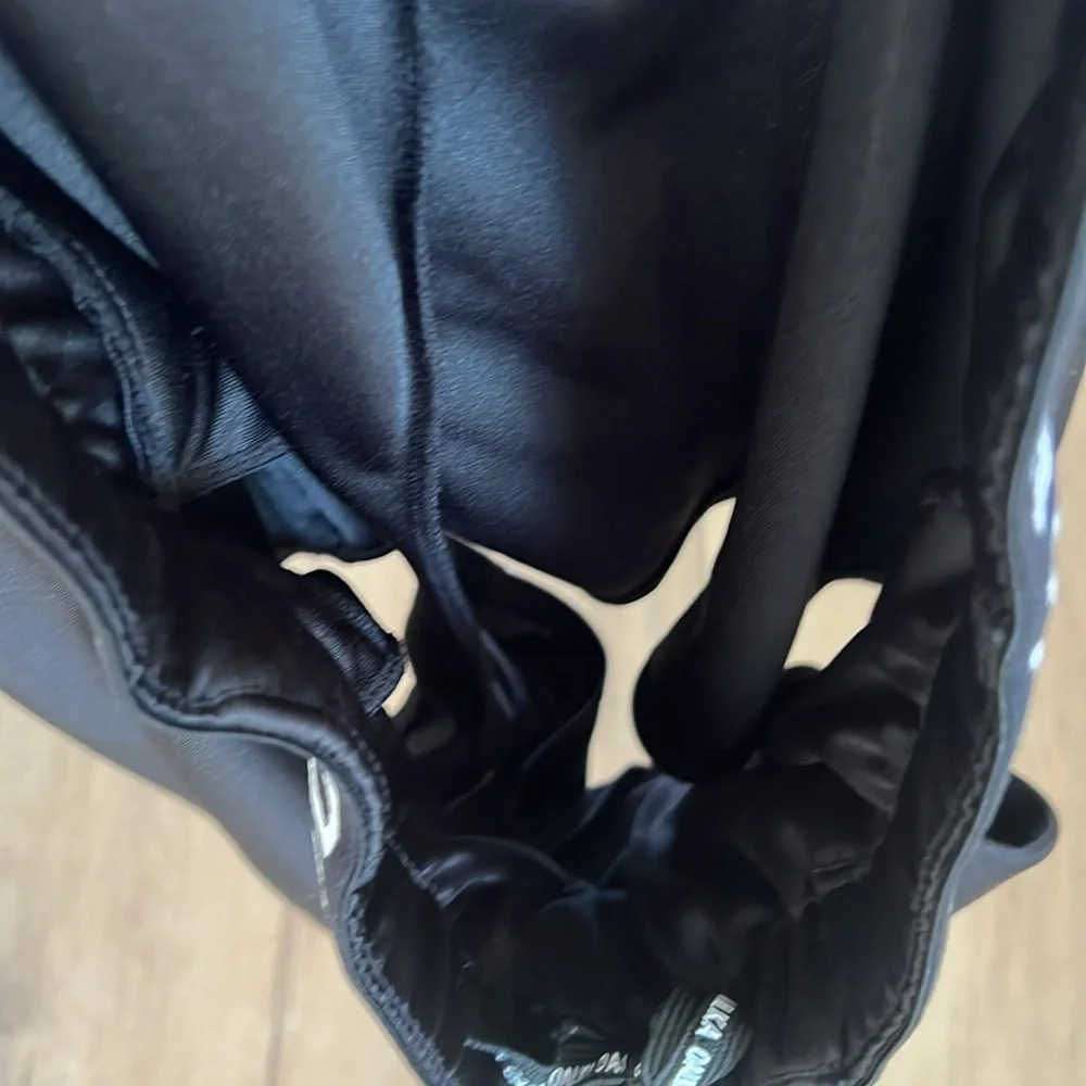 Athletic shorts - Picture 3 of 5